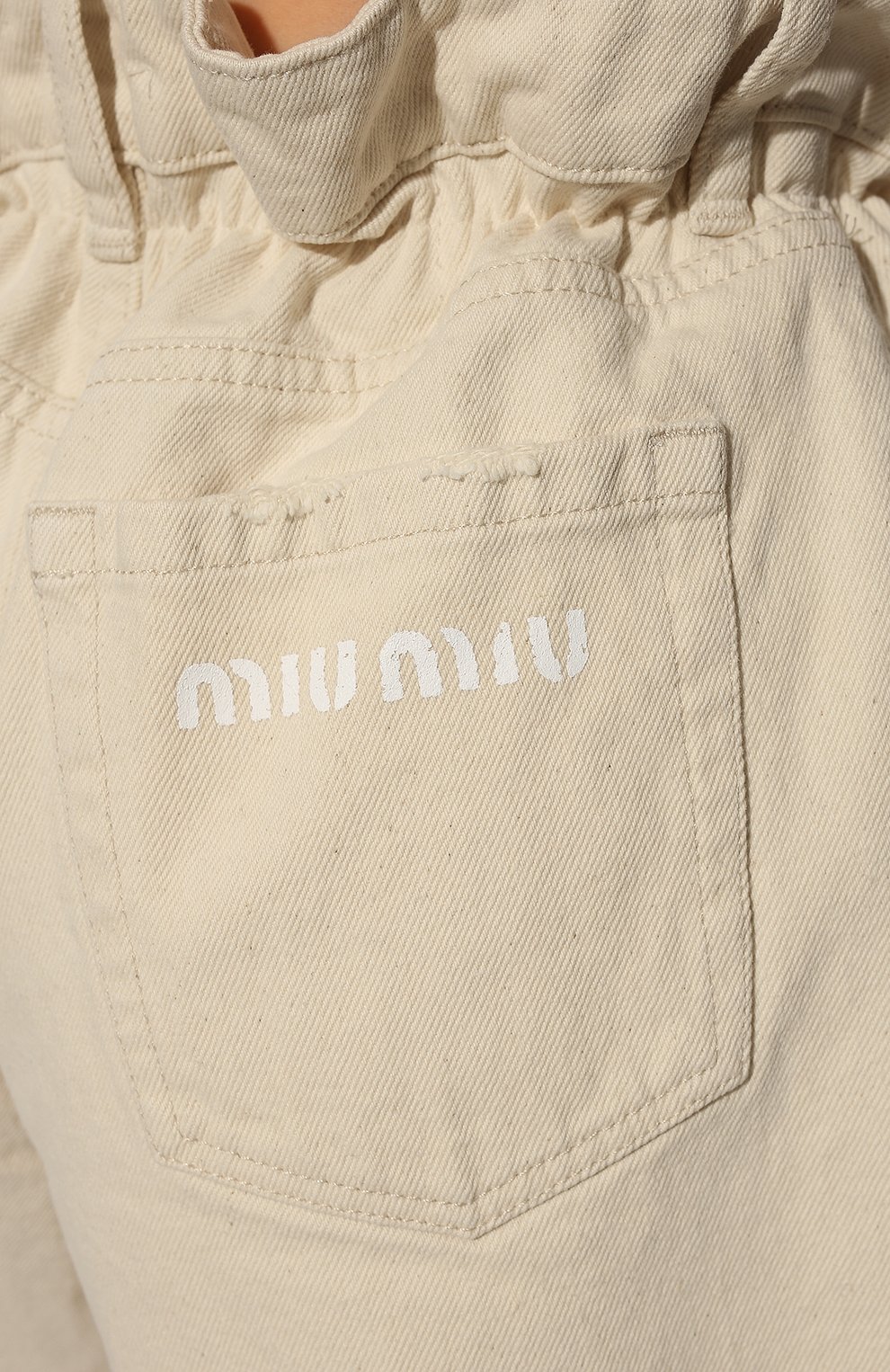 Джинсовые шорты MIU MIU кремового цвета по цене 78000 руб., арт. GWP300-10KV-F0379, фото 5 Джинсовые шорты MIU MIU, арт. GWP300-10KV-F0379, фото 5