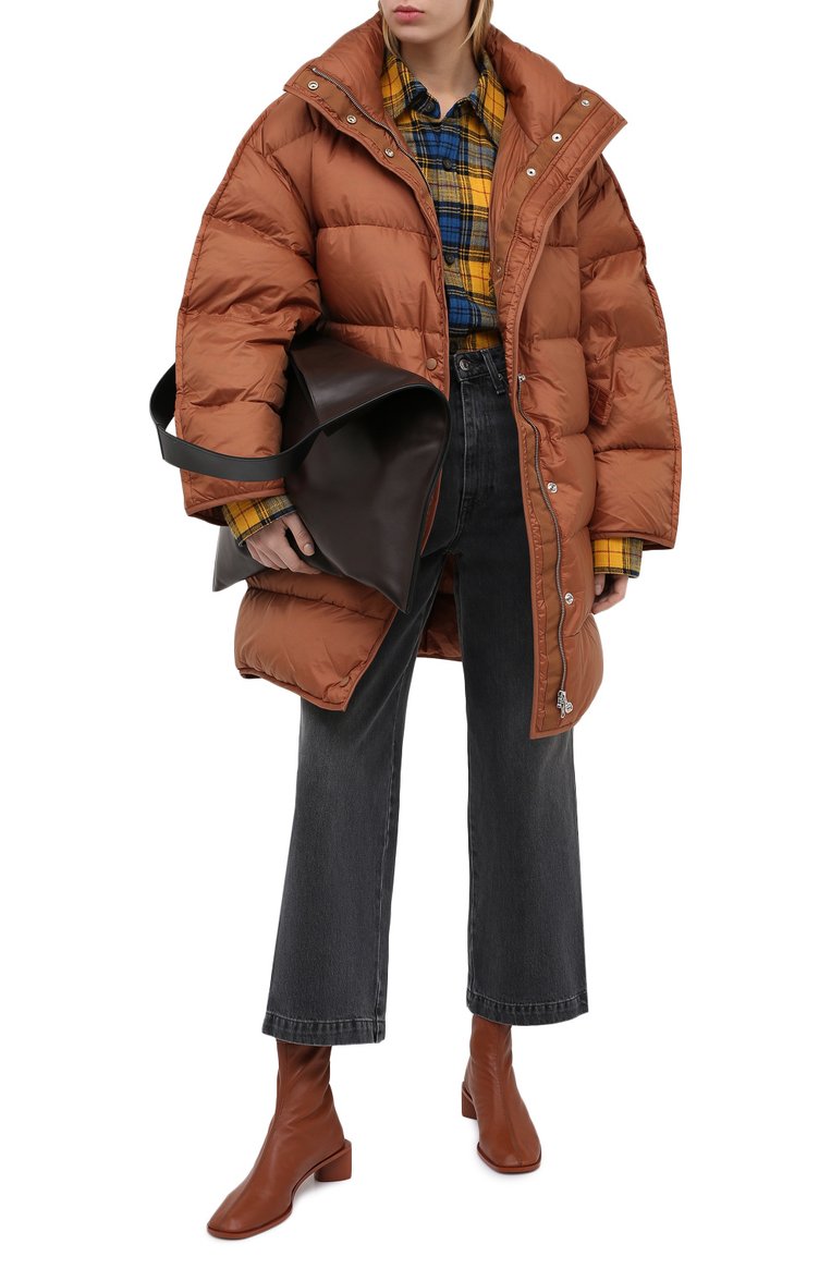 Женский пуховик ACNE STUDIOS коричневого ц�вета, арт. A90306 | Фото 2 (Материал подклада: Синтетический материал; Рукава: Длинные; Материал внешний: Синтетический материал; Стили: Кэжуэл; Кросс-КТ: Пуховик; Материал утеплителя: Пух и перо; Длина (верхняя одежда): До середины бедра)