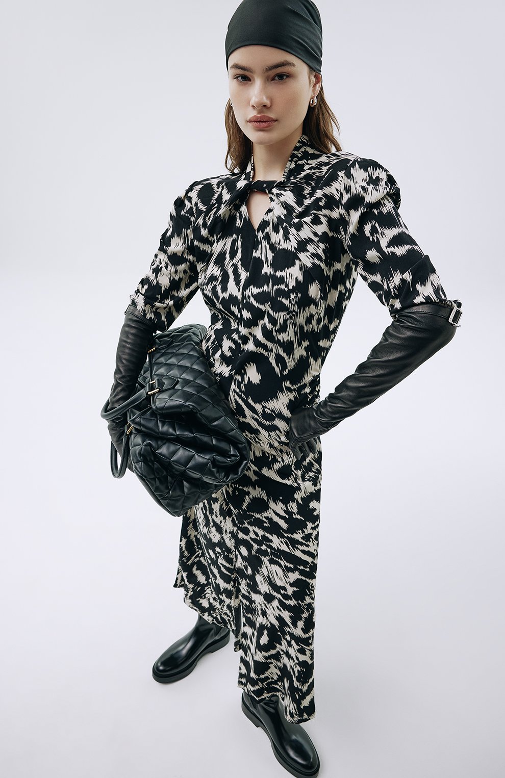 Платье LVIR черно-белого цвета по цене 47900 руб., арт. LV23F-DR01A, фото 6 Платье LVIR, арт. LV23F-DR01A, фото 6