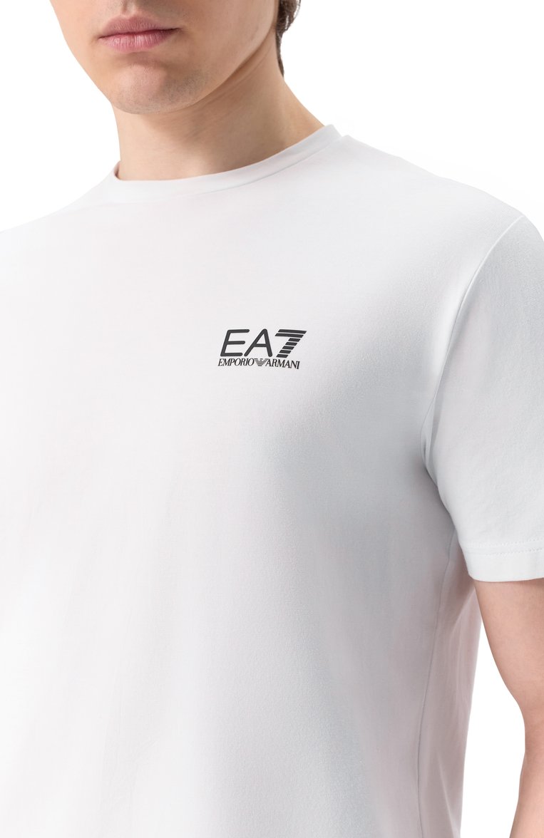 Мужская хлопковая футболка EA7 белого цвета, арт. 8NPT26/PJVQZ | Фото 5 (Длина (для топов): �Стандартные; Рукава: Короткие; Кросс-КТ: Спорт, Джерси; Принт: Без принта; Стили: Кэжуэл; Материал внешний: Хлопок; Мужское Кросс-КТ: Футболка-одежда; Автоматизация состава: Проставлено; Автоматизация ТО: Проставлено; Детали: Без декора)