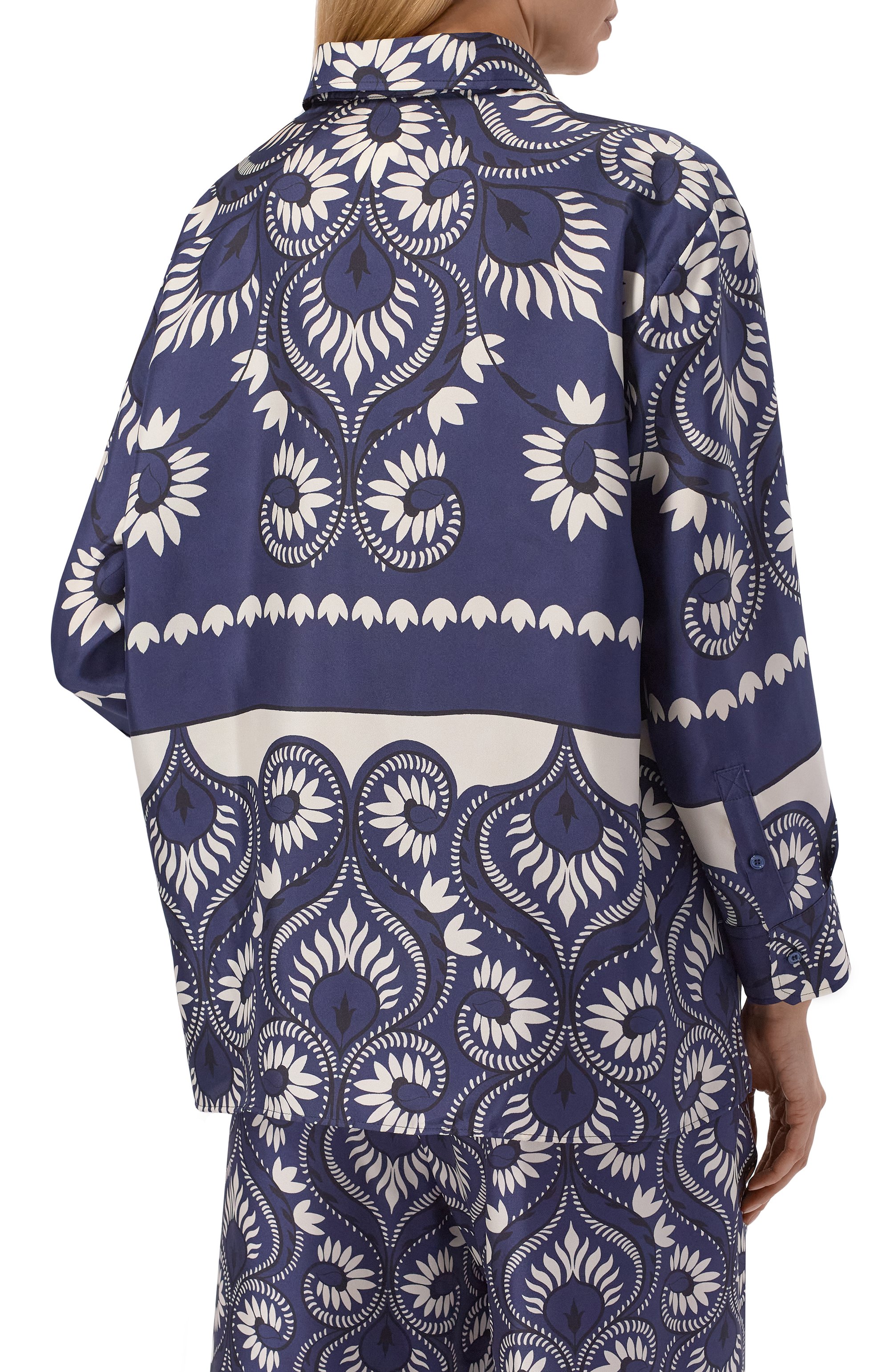 Шелковая рубашка WEEKEND MAX MARA синего цвета по цене 43450 руб., арт. WKDLASTRA, фото 4 Шелковая рубашка WEEKEND MAX MARA, арт. WKDLASTRA, фото 4