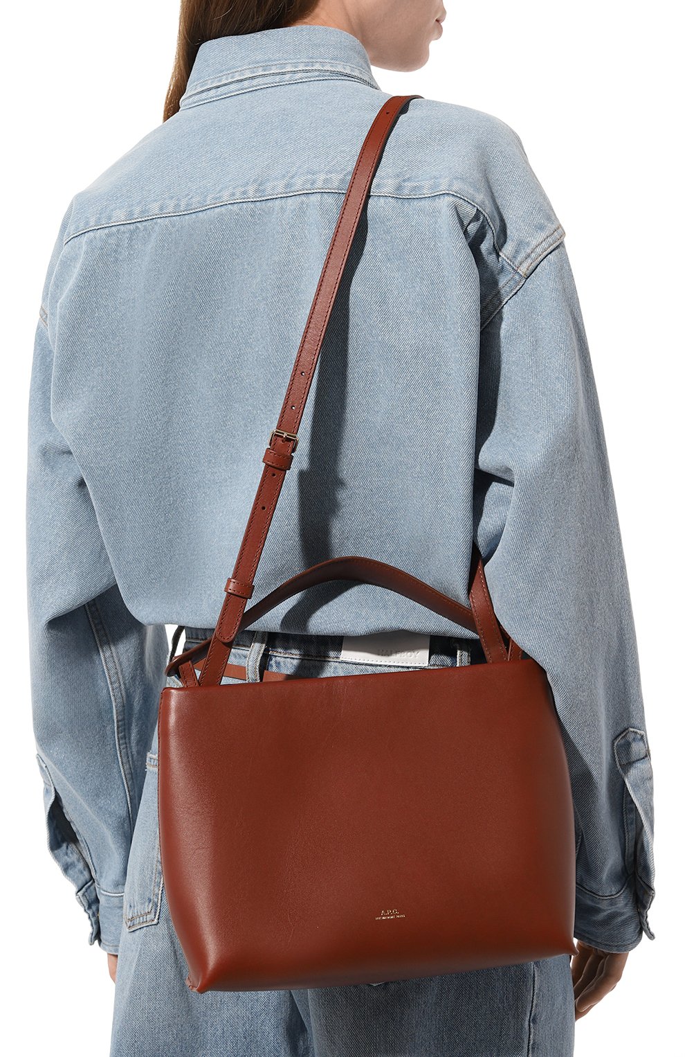 Сумка ashley A.P.C. коричневого цвета по цене 64850 руб., арт. PXAWVF61739CAD, фото 2 Сумка ashley A.P.C., арт. PXAWVF61739CAD, фото 2