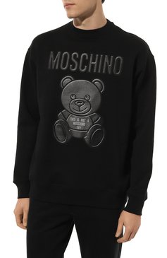 Мужской хлопковый свитшот MOSCHINO че�рного цвета, арт. V1713/7028 | Фото 3 (Рукава: Длинные; Длина (для топов): Стандартные; Принт: С принтом; Мужское Кросс-КТ: свитшот-одежда; Материал сплава: Проставлено; Материал внешний: Хлопок; Драгоценные камни: Проставлено; Стили: Кэжуэл)