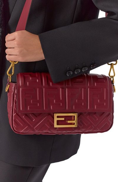 Сумка baguette medium FENDI бордового цвета по цене 482000 руб., арт. 8BR600/AT57, фото 2 Сумка baguette medium FENDI, арт. 8BR600/AT57, фото 2