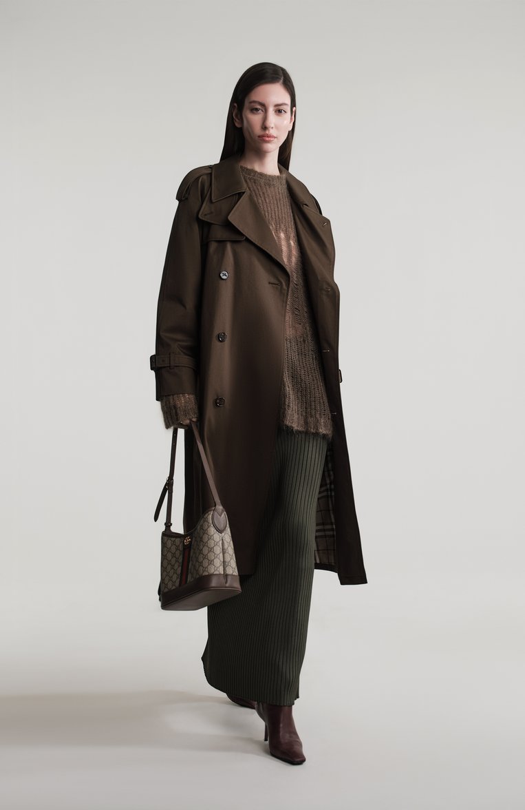 Женский хлопковый тренч BURBERRY хаки цвета, арт. 8104555 | Фото 8 (Материал подклада: Хлопок; Длина (верхняя одежда): Длинные; Рукава: Длинные; Кросс-КТ: Куртка; Стили: Милитари; Материал внешний: Хлопок)