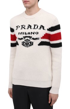 Мужской кашемировый свитер PRADA белого цвета, арт. UMB339-10O9-F0009-212 | Фото 3 (Материал внешний: Шерсть, Кашемир; Принт: С принтом; Материал сплава: Проставлено; Нос: Не проставлено; Стили: Спорт-шик; Мужское Кросс-КТ: Свитер-одежда)