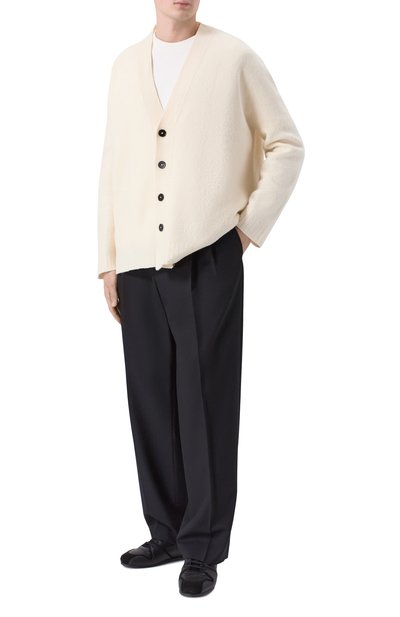 Кожаные кеды MOSCHINO черного цвета по цене 55750 руб., арт. MB15021G00/GAA, фото 2 Кожаные кеды MOSCHINO, арт. MB15021G00/GAA, фото 2