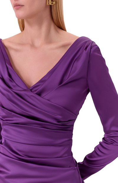 Атласное платье DOLCE & GABBANA фиолетового цвета по цене 389500 руб., арт. F6DJFT/FURHM, фото 4 Атласное платье DOLCE & GABBANA, арт. F6DJFT/FURHM, фото 4