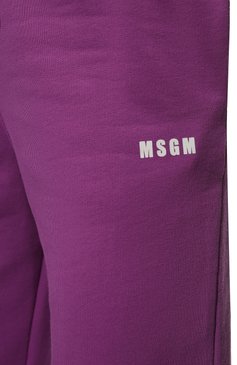 Женские хлопковые джоггеры MSGM фиолетового цвета, арт. 3242MDP500 227299 | Фото 5 (Материал внешний: Хлопок; Длина (брюки, джинсы): Стандартные; Стили: Спорт-шик; Женское Кросс-КТ: Джоггеры - брюки, Брюки-спорт; Силуэт Ж (брюки и джинсы): Джоггеры; Материал сплава: Проставлено; Драгоценные камни: Проставлено)