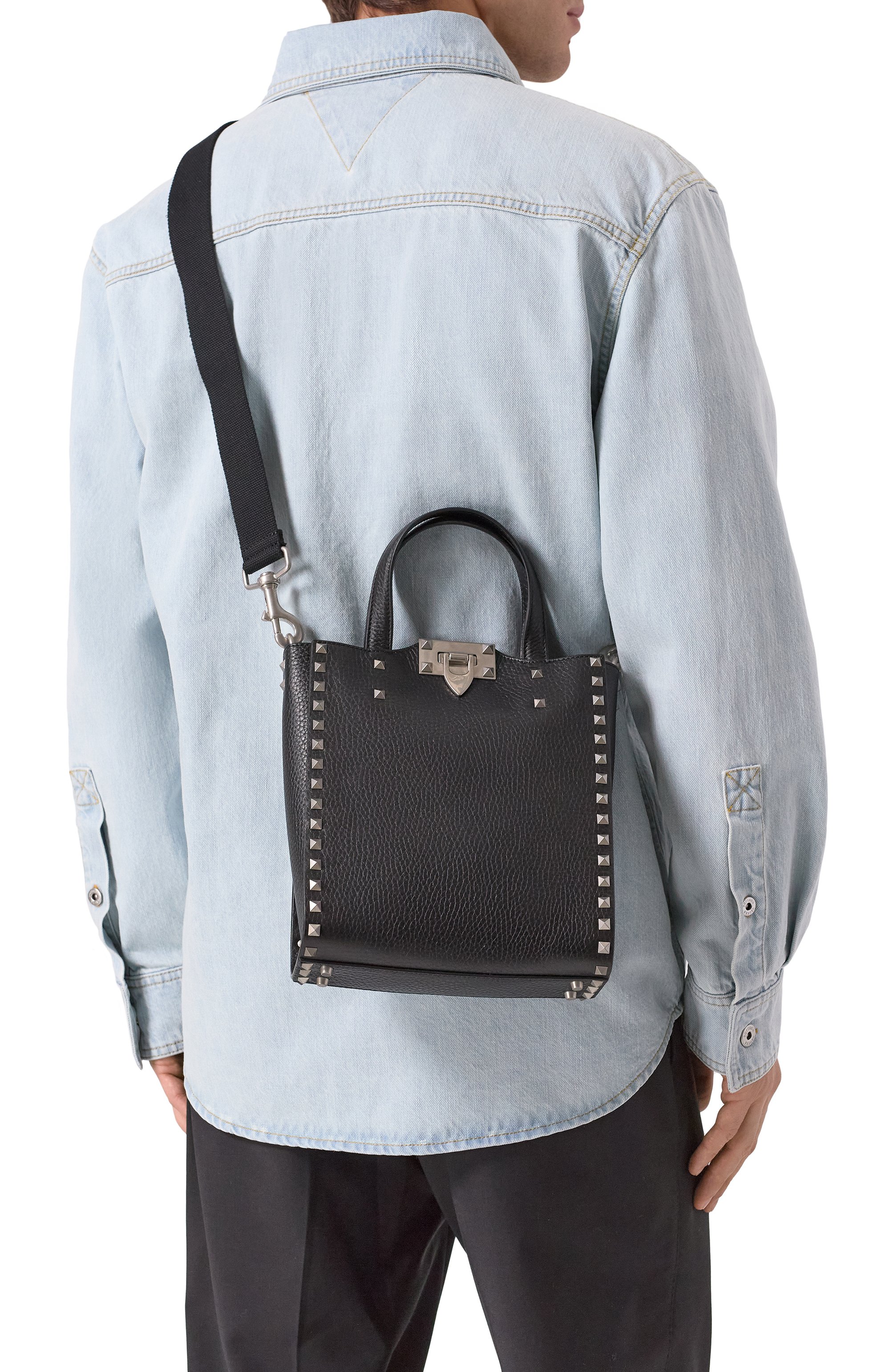 Сумка rockstud VALENTINO черного цвета по цене 208500 руб., арт. 6Y2B0B43/TED, фото 2 Сумка rockstud VALENTINO, арт. 6Y2B0B43/TED, фото 2