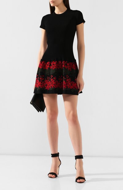 Платье из вискозы REDVALENTINO черного цвета по цене 35300 руб., арт. SR3KDA76/4GD, фото 2 Платье из вискозы REDVALENTINO, арт. SR3KDA76/4GD, фото 2