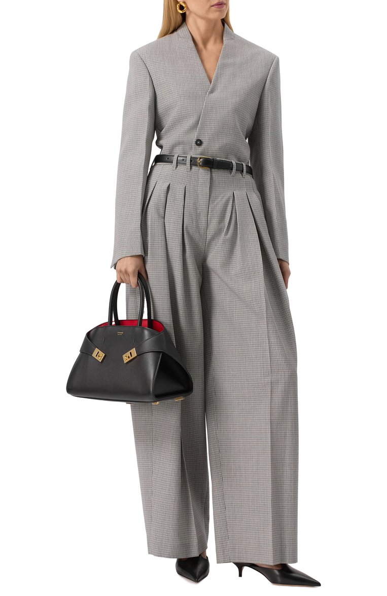 Женская сумка hug small FERRAGAMO черного цвета, арт. 215608/767814 | Фото 7 (Размер: small; Ремень/цепочка: На ремешке; Материал: Натуральная кожа; Автоматизация ТО: Проставлено; Автоматизация состава: Проставлено)