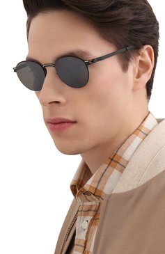 Женские солнцезащитные очки MYKITA черного цвета, арт. CARL0/BLACK/WHITE/MIRR0R BLACK 363 | Фото 3 (Кросс-КТ: С/з-унисекс; Региональные ограничения белый список (Axapta Mercury): RU; Тип очков: С/з; Очки форма: Круглые; Оптика Гендер: оптика-унисекс)