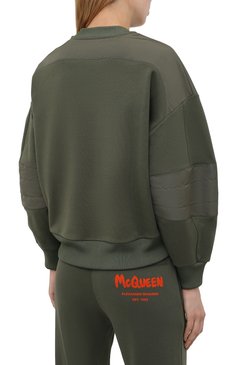 Женский хлопковый свитшот ALEXANDER MCQUEEN хаки цвета, арт. 662637/QLABG | Фото 4 (Рукава: Длинные; Длина (для топов): Стандартные; Материал сплава: Проставлено; Материал внешний: Хлопок; Стили: Спорт-шик; Драгоценные камни: Проставлено; Женское Кросс-КТ: Свитшот-одежда)