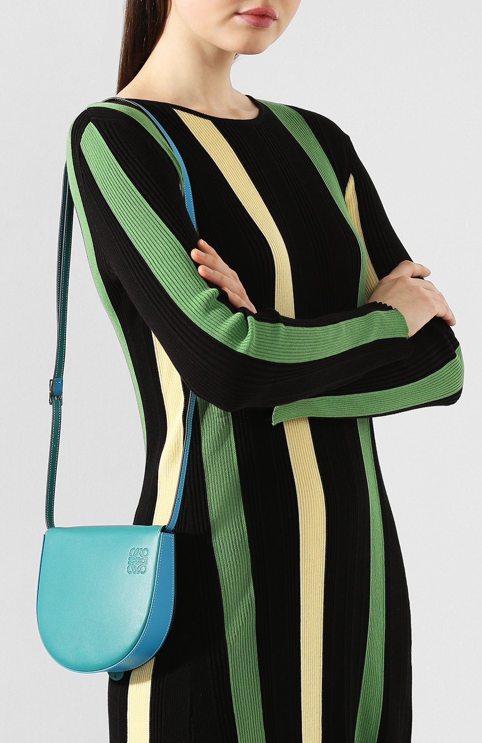 Сумка heel LOEWE бирюзового цвета по цене 99500 руб., арт. 103.21.V01, фото 6 Сумка heel LOEWE, арт. 103.21.V01, фото 6