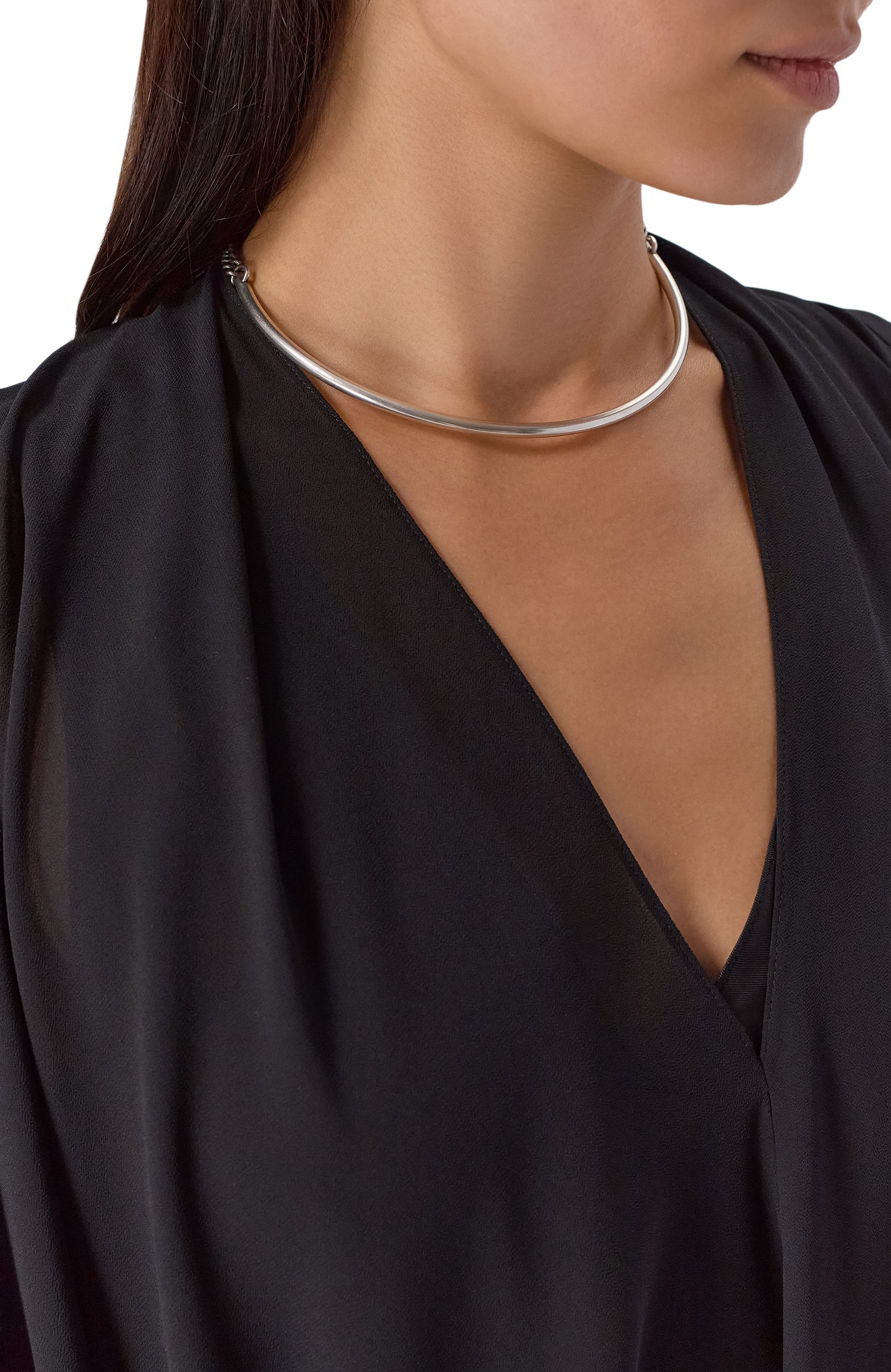 Колье ANN DEMEULEMEESTER серебряного цвета по цене 120000 руб., арт. B0013710/0T018, фото 2 Колье ANN DEMEULEMEESTER, арт. B0013710/0T018, фото 2