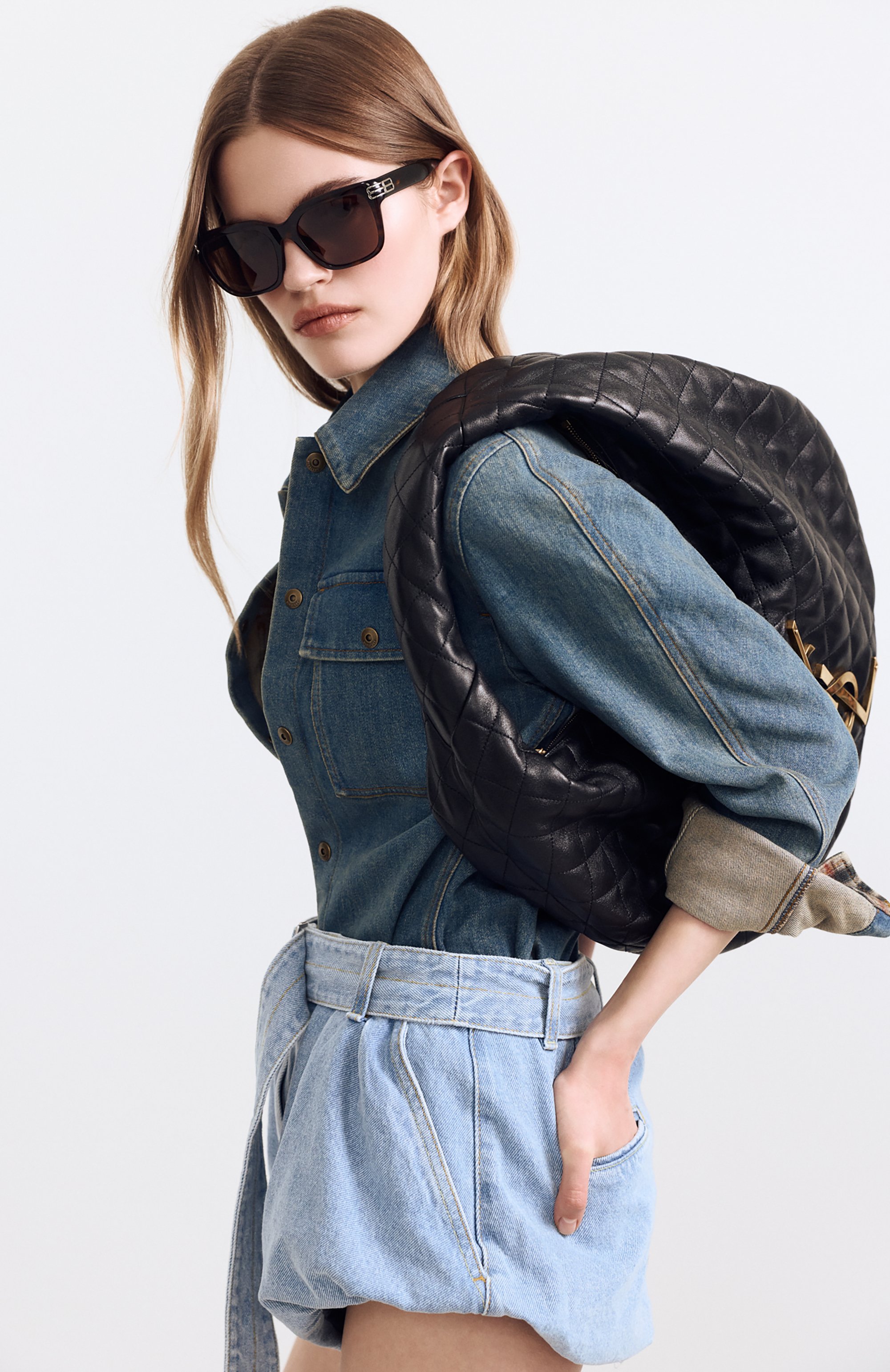 Сумка icare medium SAINT LAURENT черного цвета по цене 554500 руб., арт. 858160/AAANG, фото 7 Сумка icare medium SAINT LAURENT, арт. 858160/AAANG, фото 7