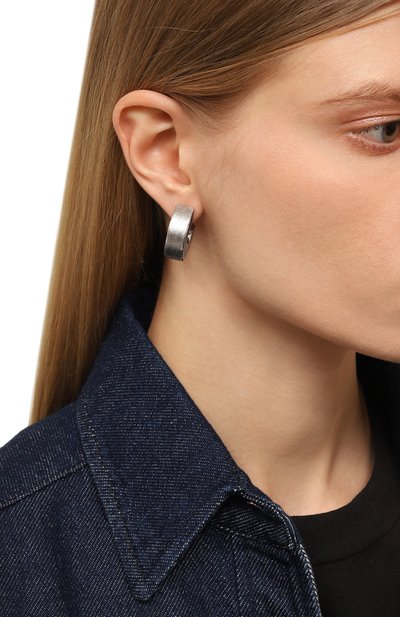 Серьги BOTTEGA VENETA серебряного цвета по цене 38000 руб., арт. 692609V1MX0001, фото 2 Серьги BOTTEGA VENETA, арт. 692609V1MX0001, фото 2