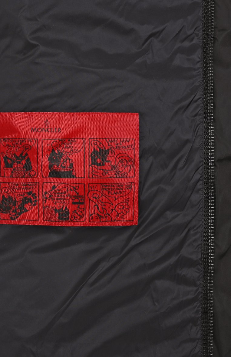 Мужская пуховая куртка MONCLER черного цвета, арт. 1B51E00/539ZD | Фото 7 (Длина (верхняя одежда): Короткие; Материал внешний: Синтетический материал; Материал утеплителя: Пух и перо; Рукава: Длинные; Материал подклада: Синтетический материал; Мужское Кросс-КТ: Куртка-пуховая, пуховик-короткий; Кросс-КТ: Пуховик, Куртка; Стили: Кэжуэл)