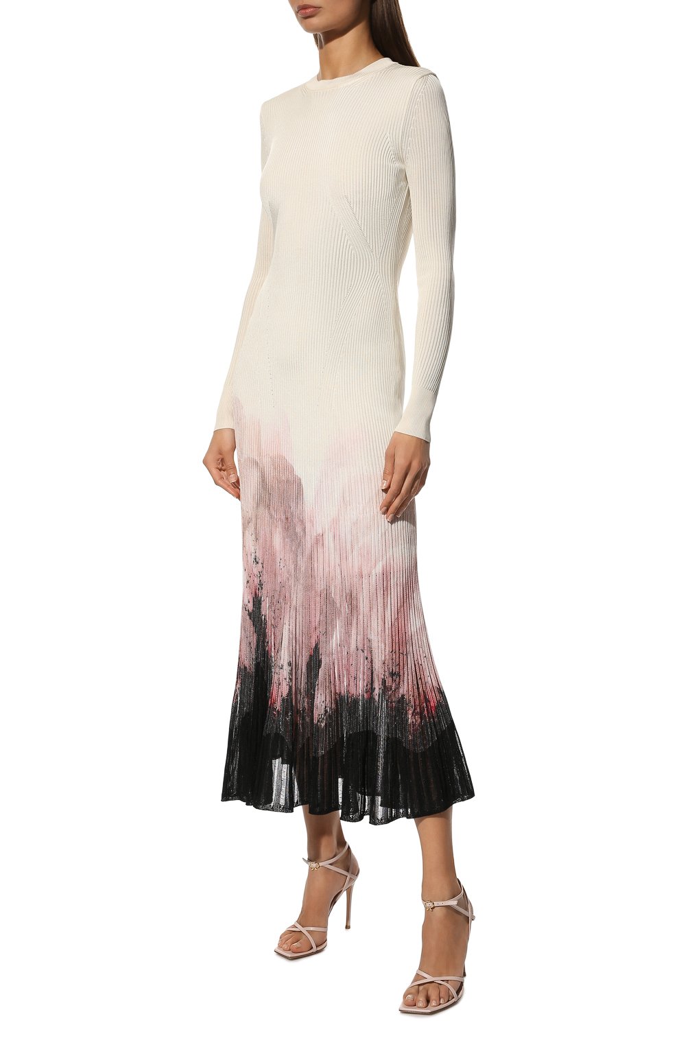 Платье из вискозы ALEXANDER MCQUEEN молочного цвета по цене 347500 руб., арт. 679383/Q1AWG, фото 3 Платье из вискозы ALEXANDER MCQUEEN, арт. 679383/Q1AWG, фото 3