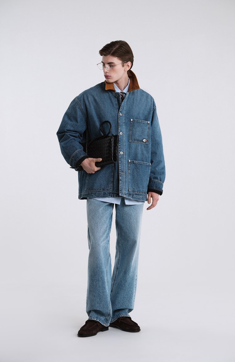 Мужская джинсовая куртка BOTTEGA VENETA синего цвета, арт. 813522/V42W0 | Фото 8 (Материал утеплителя: Шерсть; Рукава: Длинные; Длина (верхняя одежда): Короткие; Материал внешний: Деним, Хлопок; Стили: Кэжуэл; Кросс-КТ: Деним, Легкие)