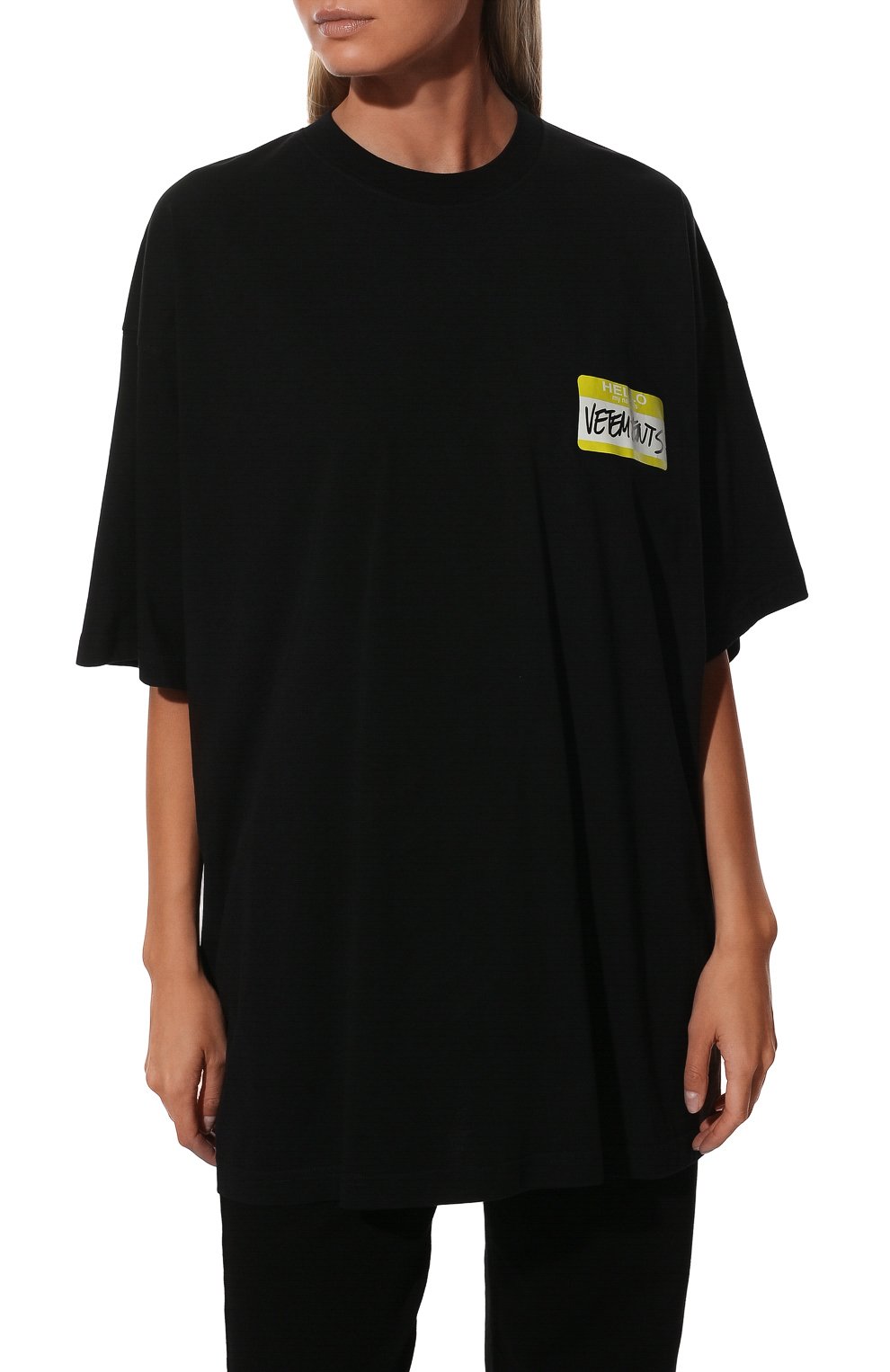 Хлопковая футболка VETEMENTS черного цвета по цене 34000 руб., арт. UA53TR170B 1602/W, фото 3 Хлопковая футболка VETEMENTS, арт. UA53TR170B 1602/W, фото 3
