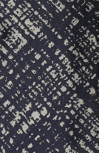 Шелковый галстук PRADA темно-синего цвета по цене 27500 руб., арт. UCR77-10I8-F0008-141, фото 4 Шелковый галстук PRADA, арт. UCR77-10I8-F0008-141, фото 4