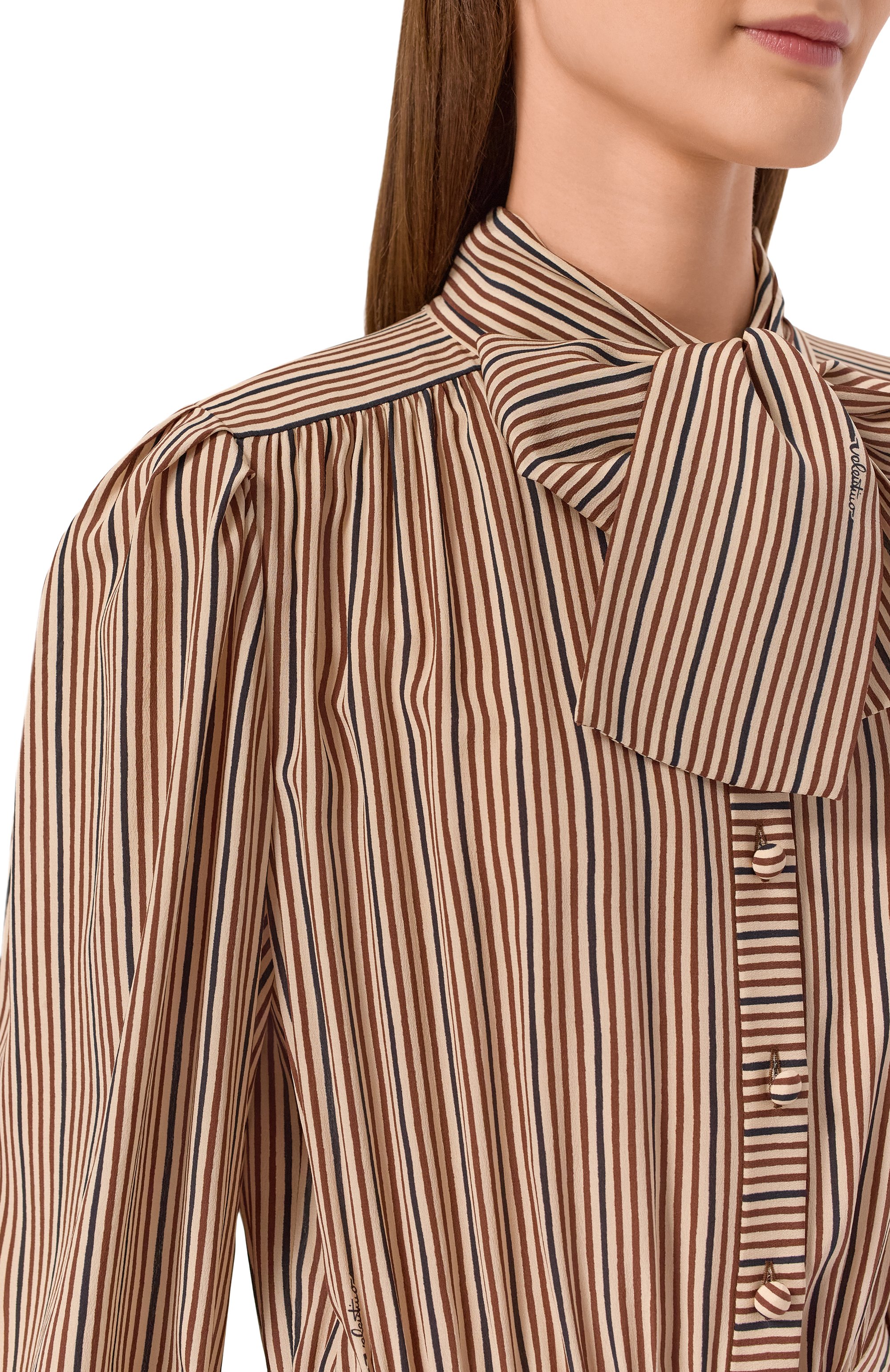 Шелковое платье VALENTINO бежевого цвета по цене 671000 руб., арт. 8B3VAGV6/9T2, фото 4 Шелковое платье VALENTINO, арт. 8B3VAGV6/9T2, фото 4