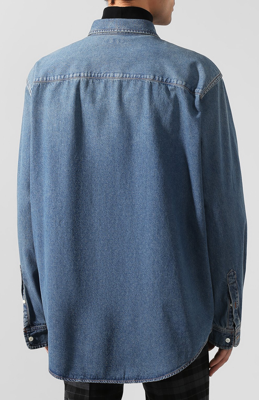 Джинсовая рубашка BALENCIAGA синего цвета по цене 55100 руб., арт. 600280/TYE24, фото 4 Джинсовая рубашка BALENCIAGA, арт. 600280/TYE24, фото 4