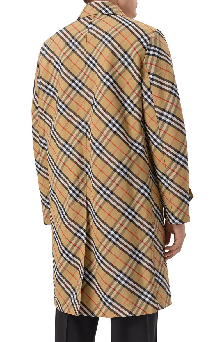 Мужской плащ BURBERRY бежевого цвета, арт. 8101333 | Фото 4 (Рукава: Длинные; Материал внешний: Синтетический материал; Длина (верхняя одежда): До колена; Стили: Кэжуэл; Мужское Кросс-КТ: Плащ-верхняя одежда; Автоматизация ТО: Проставлено; Автоматизация состава: Проставлено)