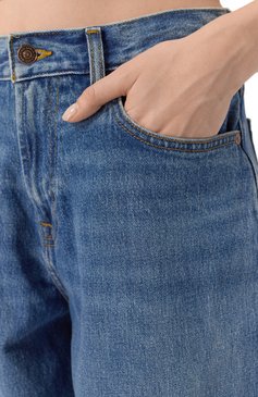 Женские джинсы 7 FOR ALL MANKIND синего цвета, арт. JSSAC100JA | Фото 5 (Драгоценные камни: Проставлено; Длина (брюки, джинсы): Стандартные; Материал сплава: Проставлено; Детали: Делаве; Силуэт Ж (брюки и джинсы): Широкие; Материал внешний: Деним, Хлопок; Кросс-КТ: Деним; Стили: Кэжуэл)