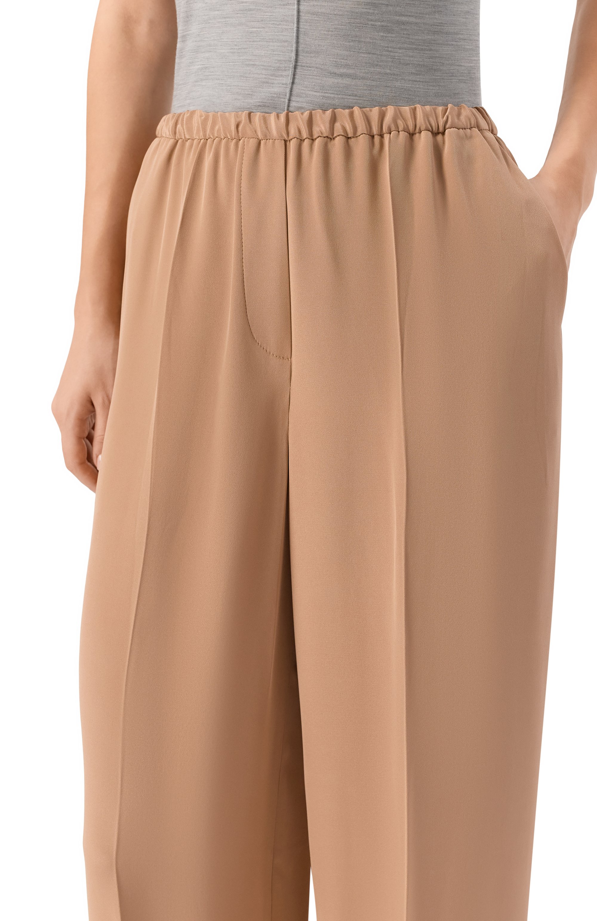 Шелковые брюки 12 STOREEZ бежевого цвета по цене 32000 руб., арт. 132597, фото 5 Шелковые брюки 12 STOREEZ, арт. 132597, фото 5