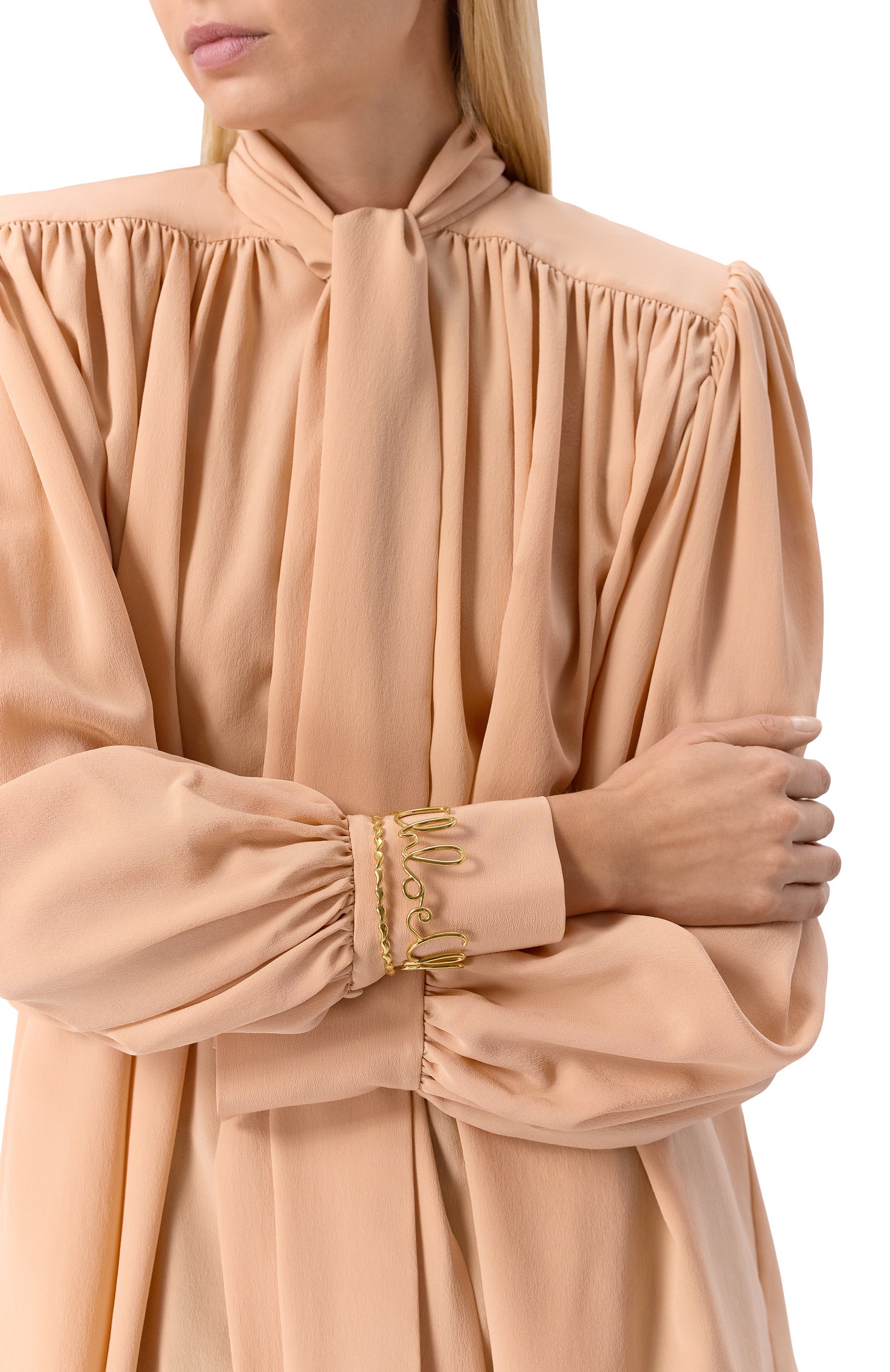 Комплект из двух браслетов CHLOÉ золотого цвета по цене 66200 руб., арт. CHC24WFB36/CB7, фото 2 Комплект из двух браслетов CHLOÉ, арт. CHC24WFB36/CB7, фото 2