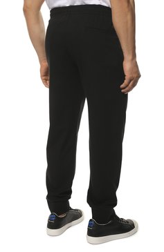 Мужские хлопковые джоггеры EMPORIO ARMANI черного цвета, арт. 8N1P72/1JBTZ | Фото 4 (Длина (брюки, джинсы): Стандартные; Материал внешний: Хлопок; Силуэт М (брюки): Джоггеры; Стили: Спорт-шик; Драгоценные камни: Проставлено; Материал сплава: Проставлено)