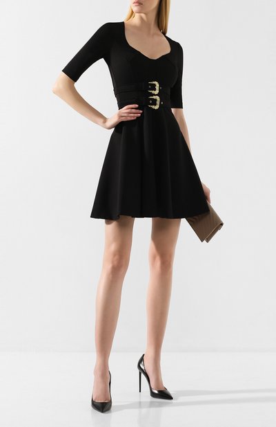Платье VERSACE JEANS COUTURE черного цвета по цене 58800 руб., арт. D2HUA426-UDP916/11682, фото 2 Платье VERSACE JEANS COUTURE, арт. D2HUA426-UDP916/11682, фото 2