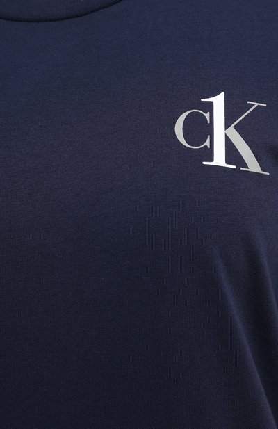 Хлопковая сорочка CALVIN KLEIN темно-синего цвета по цене 5810 руб., арт. QS6358E, фото 5 Хлопковая сорочка CALVIN KLEIN, арт. QS6358E, фото 5