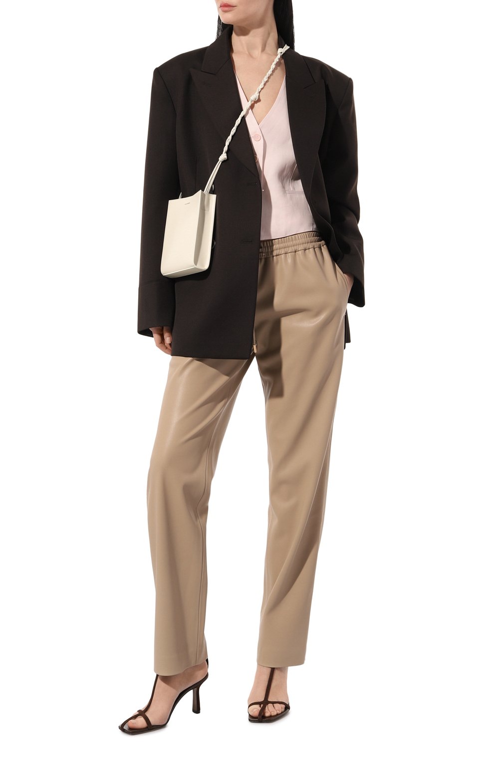 Брюки из экокожи SEVEN LAB бежевого цвета по цене 24780 руб., арт. SPE.05.700.208, фото 2 Брюки из экокожи SEVEN LAB, арт. SPE.05.700.208, фото 2