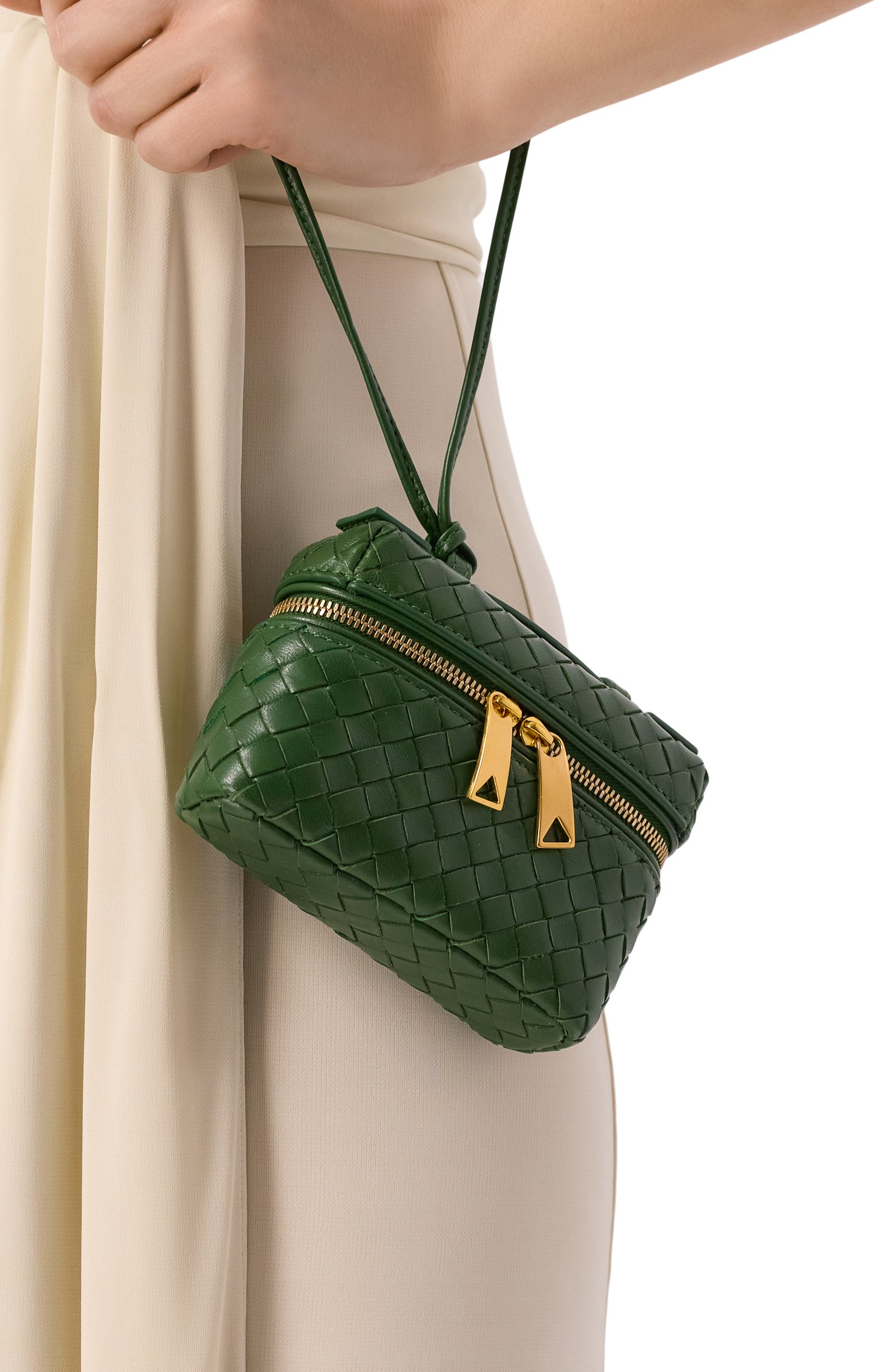 Сумка candy bang bang BOTTEGA VENETA зеленого цвета по цене 197000 руб., арт. 875454/V0HW0, фото 2 Сумка candy bang bang BOTTEGA VENETA, арт. 875454/V0HW0, фото 2