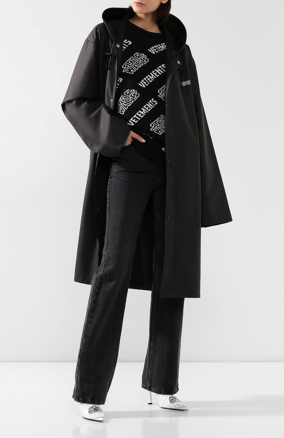 Плащ star wars x vetements VETEMENTS черного цвета по цене 89950 руб., арт. USW21JA026 1300/W, фото 2 Плащ star wars x vetements VETEMENTS, арт. USW21JA026 1300/W, фото 2