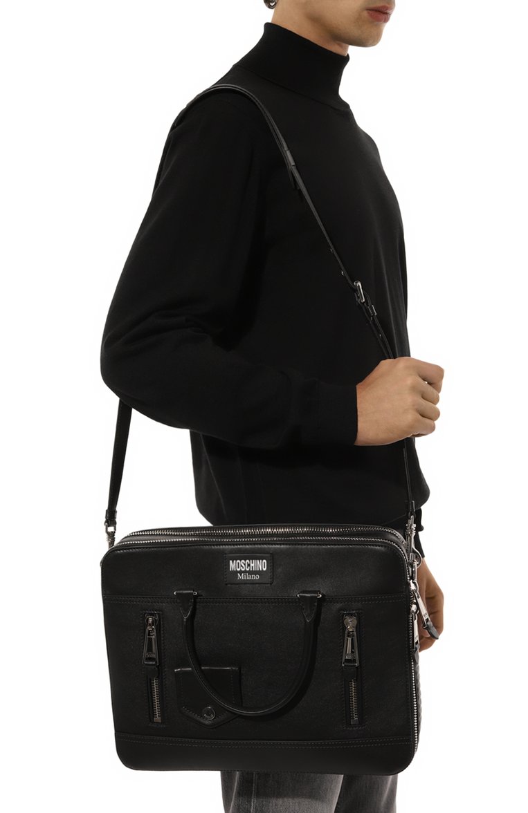 Мужская портфель biker MOSCHINO черного цвета, арт. A7448/8002 | Фото 2 (Материал сплава: Проставлено; Драгоценные камни: Проставлено; Ремень/цепочка: На ремешке; Размер: large; Материал: Натуральная кожа; Сумки-технические: Портфели)