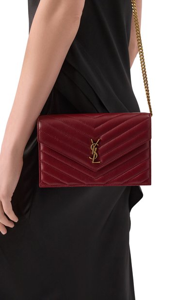 Сумка cassandre SAINT LAURENT красного цвета по цене 185000 руб., арт. 863762/AAEAX, фото 2 Сумка cassandre SAINT LAURENT, арт. 863762/AAEAX, фото 2