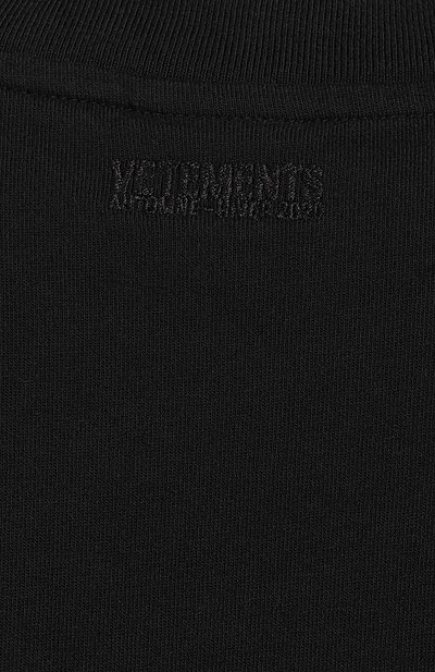 Хлопковая футболка VETEMENTS черного цвета по цене 29350 руб., арт. UAH20TR658/W, фото 5 Хлопковая футболка VETEMENTS, арт. UAH20TR658/W, фото 5