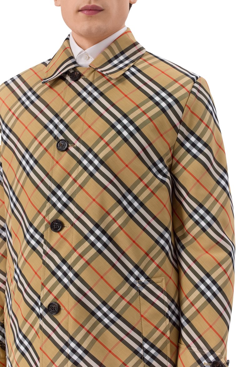 Мужской плащ BURBERRY бежевого цвета, арт. 8101333 | Фото 5 (Рукава: Длинные; Материал внешний: Синтетический материал; Длина (верхняя одежда): До колена; Стили: Кэжуэл; Мужское Кросс-КТ: Плащ-верхняя одежда; Автоматизация ТО: Проставлено; Автоматизация состава: Проставлено)