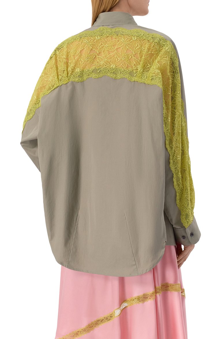 Женская хлопковая рубашка DRIES VAN NOTEN хаки цвета, арт. 251-010753-1374 | Фото 4 (Материал внешний: Хлопок; Принт: Без принта; Рукава: Длинные; Стили: Кэжуэл; Длина (для топов): Удлиненные; Женское Кросс-КТ: Рубашка-одежда; Автоматизация состава: Проставлено; Автоматизация ТО: Проставлено)