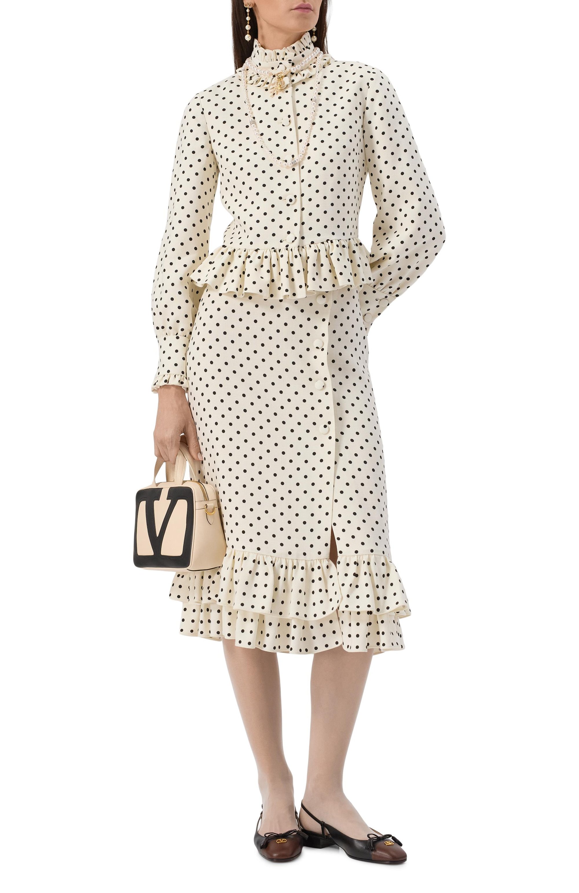 Жакет из вискозы VALENTINO кремового цвета по цене 398000 руб., арт. 6B0CE4A098S, фото 2 Жакет из вискозы VALENTINO, арт. 6B0CE4A098S, фото 2