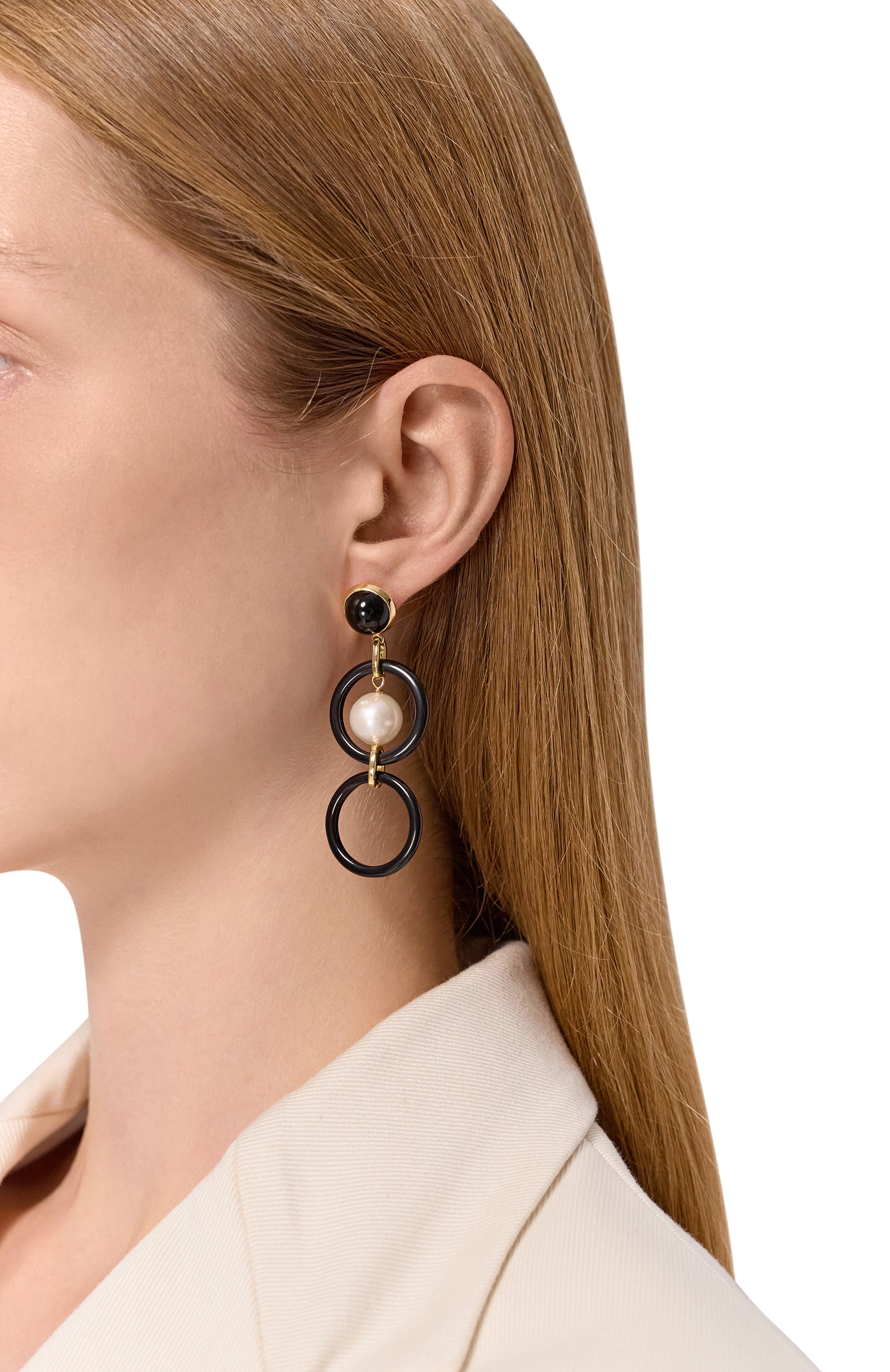 Серьги VIEN черного цвета по цене 21900 руб., арт. 2526-350, фото 2 Серьги VIEN, арт. 2526-350, фото 2