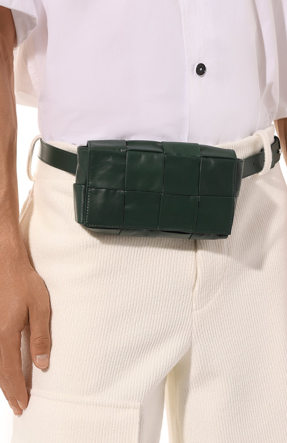 Поясная сумка cassette BOTTEGA VENETA темно-зеленого цвета по цене 240000 руб., арт. 651053/VCQ72, фото 2 Поясная сумка cassette BOTTEGA VENETA, арт. 651053/VCQ72, фото 2