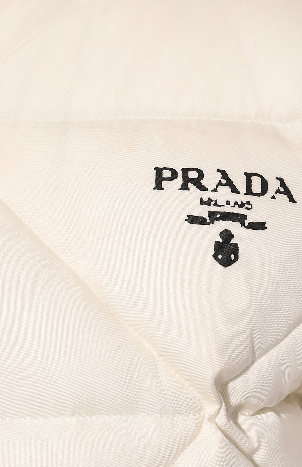 Пуховик PRADA кремового цвета по цене 280000 руб., арт. 291947-1WQ8-F0AA1-202, фото 5 Пуховик PRADA, арт. 291947-1WQ8-F0AA1-202, фото 5