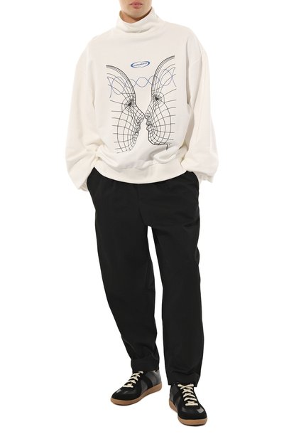 Хлопковый свитшот WHO_AM белого цвета по цене 16900 руб., арт. MSH2-P231-WHT, фото 2 Хлопковый свитшот WHO_AM, арт. MSH2-P231-WHT, фото 2