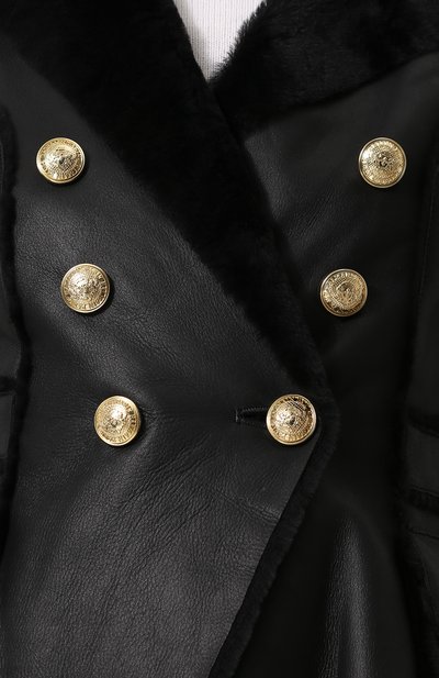 Двубортная укороченная дубленка из овчины BALMAIN черного цвета по цене 478000 руб., арт. 147352/L012, фото 5 Двубортная укороченная дубленка из овчины BALMAIN, арт. 147352/L012, фото 5